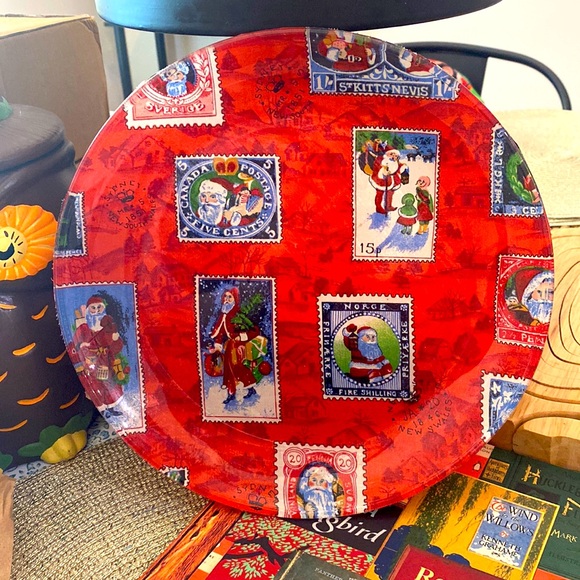 Festive Vintage Christmas Plate with International Santa Stamps - Picture 1 of 3